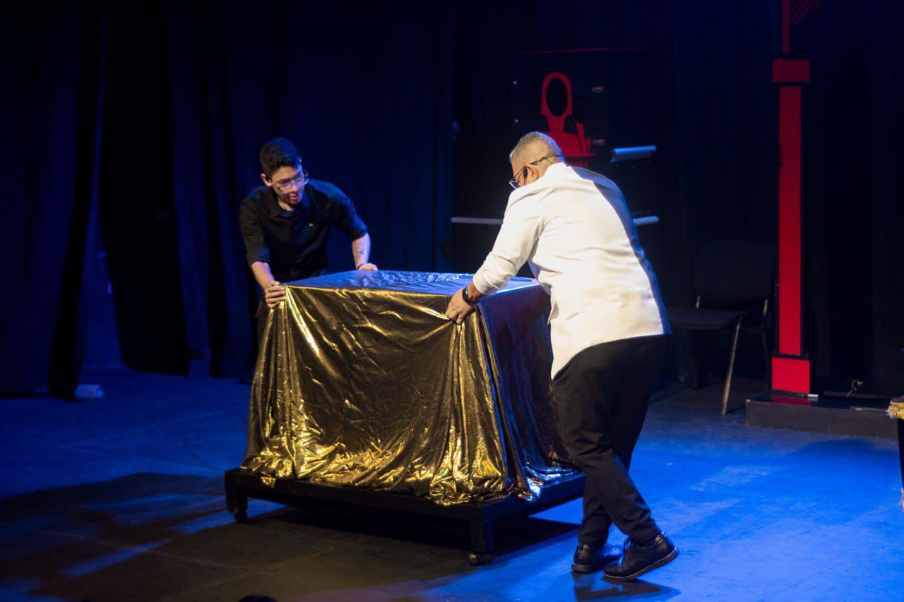 Gran ilusión con manto dorado
